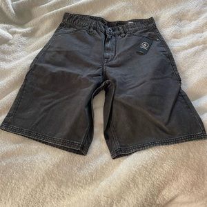 Brand new men’s volcom shorts size 29